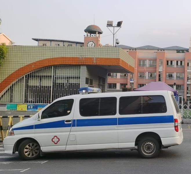 左权救护车出租护送骨折病人一公里多少钱